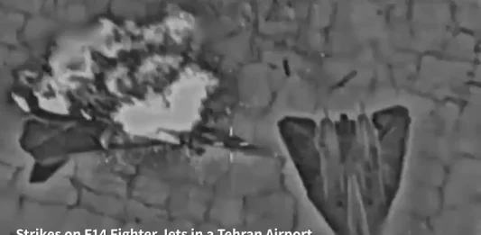 FOTOGRAFÍA. TEHERÁN (IRÁN), 16 D EJUNIO DE 2025. La Fuerza Aérea de Israel (FAI) del Ejercito israelí, el Tzáhal, ha atacado este lunes dos aviones de combate F-14 n un aeropuerto de Teherán y células de lanzamiento de misiles balísticos por las calles y en zonas de lanzamientos en Irán. Captura vídeo Tzáhal/Lasvocesdelpueblo (Ñ Pueblo)