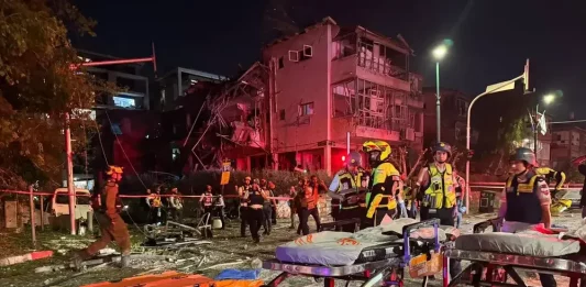 FOTOGRAFÍA. GUSH DAN (TEL AVIV-YAFO (ISRAEL), 13 DE JUNIO DE 2025. confirman al menos 34 heridos, dos de ellos graves), en el ataque con 150 misiles balísticos de los islamofascistas Ayatolas ISIS de República Islámica de Irán contra los civiles en el suelo soberano de Israel. "Magen David Adom/Lasvocesdelpueblo (Ñ Pueblo)