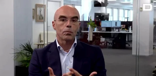 FOTOGRAFÍA. MADRID (REINO DE ESPAÑA), 21 DE JUNIO DE 2025. El jefe de la delegación de VOX en la coalición patriota europea del Parlamento Europeo, Patriots of Europe, Jorge Buxadé Villalba, registrado durante una entrevista con el digital "El Debate". Captura vídeo/Lasvocesdelpueblo (Ñ Pueblo)