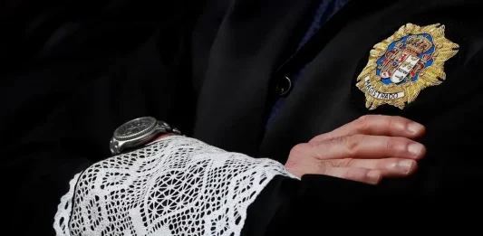 FOTOGRAFÍA. MADRID (REINO DE ESPAÑA), 19 DE NOVIEMBRE DE 2018. Detalle de la toga de un juez en España. Efe