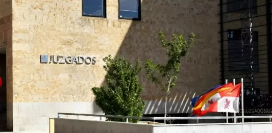 FOTOGRAFÍA. LEÓN (CASTILLA Y LEÓN) REINO DE ESPAÑA, 17 D EMARZO DE 2025. Detalle de la fachada de los Juzgados de León, en la Comunidad Autónoma de Castilla y León (Reino de España). Efe