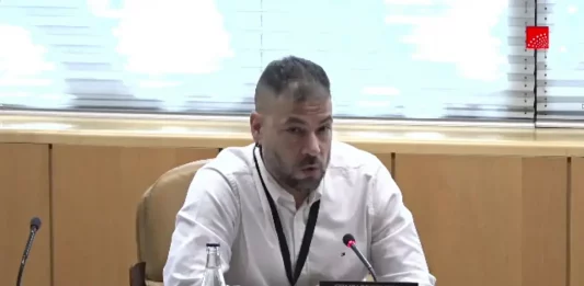 FOTOGRAFÍA. MADRID (REINO DE ESPAÑA), 16 DE ABRIL DE 2025. en la imagen, Miguel Ángel Vázquez de Lucas, de 45 años, y padre de dos niñas y un niño, con la misma mujer, un hombre víctima de varias denuncias falsas de Violencia de Género. Centenares de miles de denuncias falsas de Violencia de Género contra los hombres, según dados del Consejo General del Poder Judicial (CGPJ) cuyo informe del año 2012, dice que del total de denuncias interpuestas por violencia de género, el 76,5% fue declarado inocente, del 2013 el 77,5% y del 2014 el 77,76%. En ese informe publicado en el 2016 se dice que sobre un total de 380.179 denuncias por Violencia de Genero, de las que resultaron inocentes el 77,25%, pero sólo son denuncias falsas un 0,01%; "matemáticas perfectas (del Consenso Progre), vamos". El Grupo VOX ha solicitado la comparecencia de Miguel Ángel Vázquez, miembro de la asociación Ayuda Víctimas Violencia Doméstica (ANAVID), en la Comisión de Mujer de la Asamblea de Madrid para hoy 16 de abril de 2025. Lasvocesdelpueblo (Ñ Pueblo)