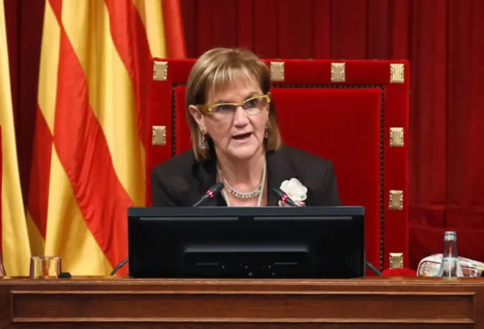 Núria de Gispert catalá, separatista (2) FOTOGRAFÍA. BARCELONA (CATALUÑA) REINO D EESPAÑA, 28 DE JUNIO DE 2025. En la imagen la presidente del Parlament de Cataluña y miembro de la federación derechista WOKE separatista Convergencia i Unión (CiU), coalición política separatista entre Convergencia Democrática de Cataluña (CDC) de Jordi Pujol Soley y Unión Democrática de Cataluña (UDC) de Josep Antoni Duran Lleida, Núria de Gispert Català, durante una sesión parlamentaria. Efe