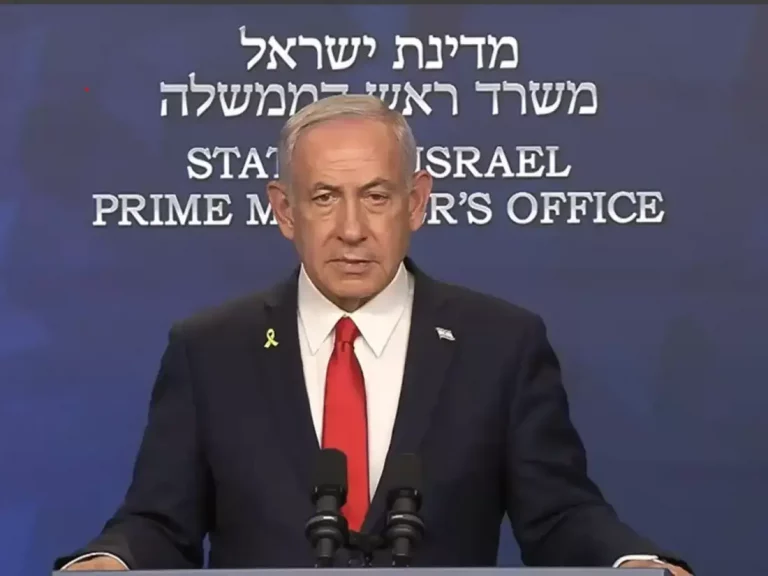 FOTOGRAFÍA. JERUSALÉN (ISAREL), 22 D EJUNIO DE 2025. El primer ministro de Israel, Benjamín Netanyahu, ha sido registrado este domingo durante una declaración de agradecimiento del pueblo israelí al pueblo estadounidense por el gran éxito de los ataques de EEUU esta madrugada contra el programa nuclear de los Ayatolas ISIS en Irán, completando la Operación León Ascendente (Am Kalavi) de Israel en suelo iraní desde el pasado viernes 13 de junio de 2025. "Enhorabuena presidente Trump por su decisión de atacar el programa nuclear de Irán; esta decisión cambiará la historia. Solo EEUU lo podría haber hecho contra este régimen peligroso y contra estas armas peligrosas. El ataque de hoy traerá un futuro de próspero y de paz en el medio Oriente. El presidente Trump y yo solemos decir: 'Paz a través de la fuerza'. Primero viene la fuerza, luego viene la paz. Y esta noche, el presidente Trump y Estados Unidos actuaron con mucha fuerza. Dios bendiga Israel, Dios bendiga Estados Unido de América". Lasvocesdelpueblo (Ñ Pueblo)