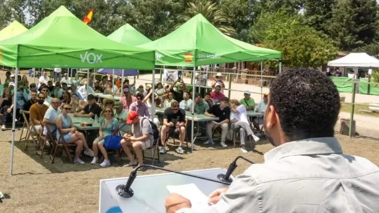 FOTOGRAFÍA. GERONA (CATALUÑA) REINO DE ESPAÑA, 01 DE JUNIO DE 2025. El secretario general de VOX, Ignacio Garriga Vaz de Conceçao, participa en el acto "En defensa del Mundo Rural en Gerona" donde han participado el presidente de VOX Gerona, Alberto Tarradas Peneque; el concejal de VOX en Castelló d'Empúries, Javier Medina; y la voz del campo de VOX, Eduard Pallerola; este domingo.