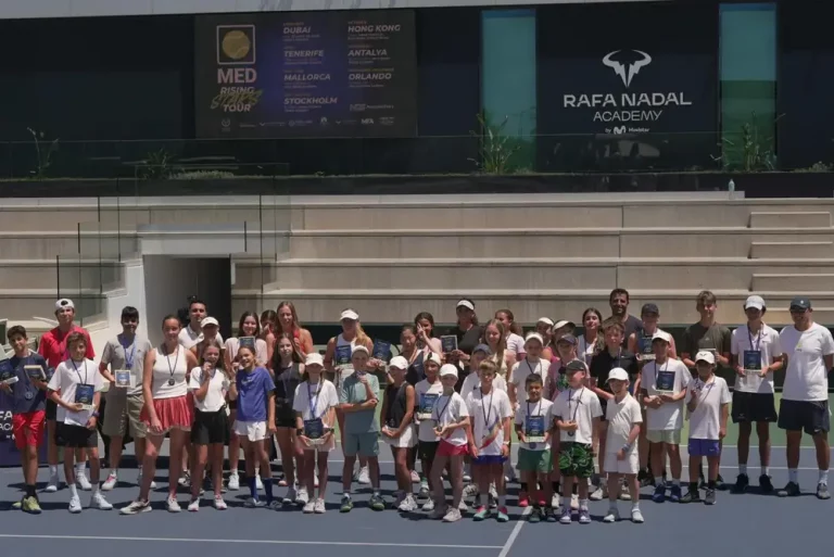 FOTOGRAFÍA. MALLORCA (ISLAS BALEARES) REINO DE ESPAÑA, 04 DE JUNIO DE 2025. Más de 100 chavales de entre 10 y 14 años, procedentes de México, Kuwait, Malta, Corea del Sur o Barcelona, disfrutan de una semana de cosmopolita convivencia mientras juegan un torneo en la Rafa Nadal Academy. Lasvocesdelpueblo (Ñ Pueblo)