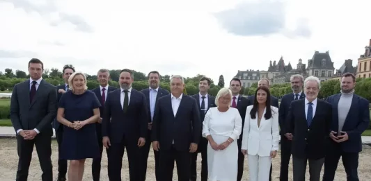 FOTOGRAFÍA. FONTAINEBLEAU (PARÍS) FRANCIA, 08 D EJUNIO DE 2025. La población y Comuna Mormant-sur-Vernisson (Francia) registrará el próximo lunes 9 de junio de 2025 el gran acto de la Fiesta de la Victoria («Fête de la Victoire») con la participación de los líderes de partidos políticos de la coalición Patriots of Europe, Santiago Abascal, Marine Le Pen, Viktor Orbán, Geert Wilders, Matteo Salvini, Andrej Baris, Jordan Bardella, Afroditi Latinopoulou, Krzysztof Bosak, Martin Helme, y Tom Jozef Irène Van Grieken (Tom Van Grieken), quienes han iniciado hoy las dos jornadas de trabajo en el Castillo de Fontainebleau (País), cuando en los sondeos el opositor y número dos de Agrupación Nacional (Rassemblement Nacional), Jordan Bardella, se consolida como primer ministro de Francia en caso de elecciones legislativas anticipadas en el país con más del 36% de los votos, un resultado histórico para el partido de Anne Perrine Le Pen (Marine Le Pen). Lasvocesdelpueblo (Ñ Pueblo)