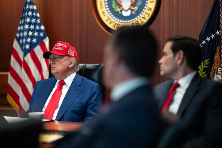 FOTOGRAFÍA. WASHINTON (ESTADOS UNIDOS DE AMÉRICA, EEUU), 22 DE JUNIO DE 2025. El presidente de United States of América (USA), Donald John Trump, ha presidido hoy la "Sala de Situaciones" de la Casa Blanca durante los ataques históricos de las Fuerzas Armas de USA contra el programa nuclear de los Ayatolas ISIS que ocupan la República Islámica de Irán, junto al vicepresidente de EEUU, James David Vance; al Secretario del Estado, Marco Antonio Rubio (Marco Rubio); al el Secretario de Defensa de EEUU, Peter Brian Hegseth; a la 25ª Secretaria del Ejército y la primera mujer en ejercer este cargo; Christine Elizabeth Wormuth; y al Jefe del Estado Mayor Conjunto, el general John Daniel Caine. Lasvocesdelpueblo (Ñ Pueblo)