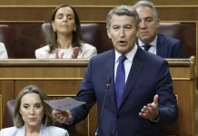 Feijóo: «Pedro Sánchez ahora le implora a Junts que se va a portar bien» FOTOGRAFÍA. MADRID (REINO DE ESPAÑA), 18 DE JUNIO DE 2025. El presidente del PP, Alberto Núñez Feijóo, durante su intervención en la sesión de control al Gobierno que se celebra este miércoles en el Congreso. Efe