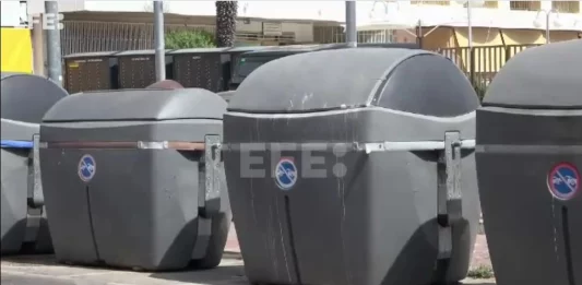 FOTOGRAFÍA. CAMBRILS (TARRAGONA) CATALUÑA (REINO DE ESPAÑA), 09 DE JUNIO DE 2025. Un inmigrante "mantero" -comenciante ilegal de la venta no autorizada de mercancías falsas llamada "Top Manta"- ha apuñalado a un trabajador de limpieza en Cambrils (Tarragona), quien está en "estado grave", de una desde VOX a Lasvocesdelpueblo y fuentes del Gobierno municipal de Cambrils a la agencia Efe. Captura video Efe/Lasvocesdelpueblo (Ñ Pueblo)