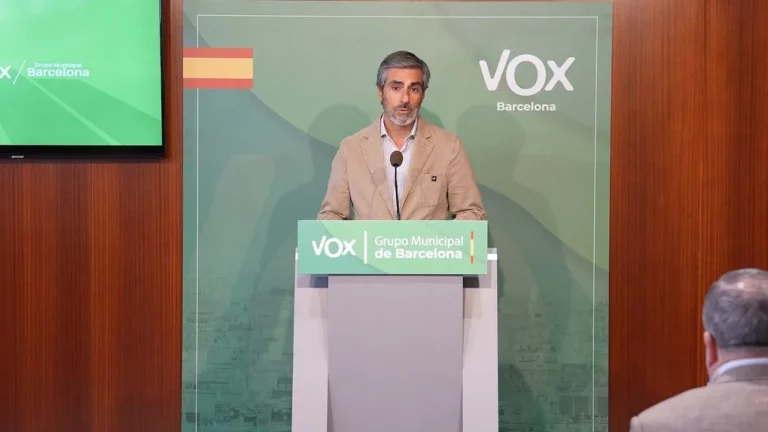 FOTOGRAFÍA. BARCELONA (REINO DE ESPAÑA), 12 DE JUNIO DE 2025. El presidente del grupo municipal de VOX en el Ayuntamiento de Barcelona, Gonzalo de Oro-Pulido Plaza, ofrece una rueda de prensa en el Palacio del Ayuntamiento de Barcelona este jueves sobre la actualidad política de la ciudad de Barcelona. Lasvocesdelpueblo (Ñ Pueblo)