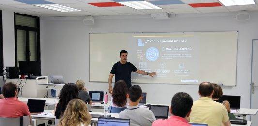 FOTOGRAFÍA. VALLADOLID (CASTILLA Y LEÓN) REINO DE ESPAÑA, 24 DE JUNIO DE 2025. La Microcredencial universitaria en Inteligencia Artificial (IA) para Educación de la Universidad Europea Miguel de Cervantes (UEMC) de Valladolid, Comunidad Autónoma de Castilla y León, dirigida por el profesor de Innovación en la UEMC, Dr. Juan Vicente García Manjón (en la imagen), ha sido diseñada con un "enfoque práctico y pedagógico para capacitar al profesorado en el uso responsable, ético e inclusivo de la inteligencia artificial aplicada a la enseñanza y el aprendizaje". Lasvocesdelpueblo (Ñ Pueblo)
