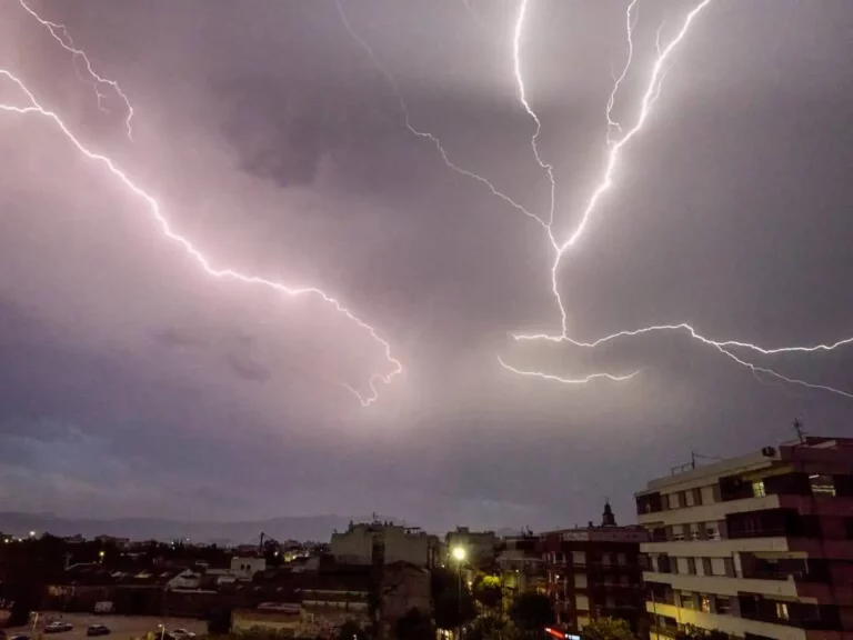 FOTOGRAFÍA. GRANDIA (VALENCIA) COMUNIDAD VALENCIANA (REINO DE ESPAÑA, 23 DE AGOSTO DE 2022. Una tormenta eléctrica en Gandía (València), hoy 23 de agosto de 2022. Efe