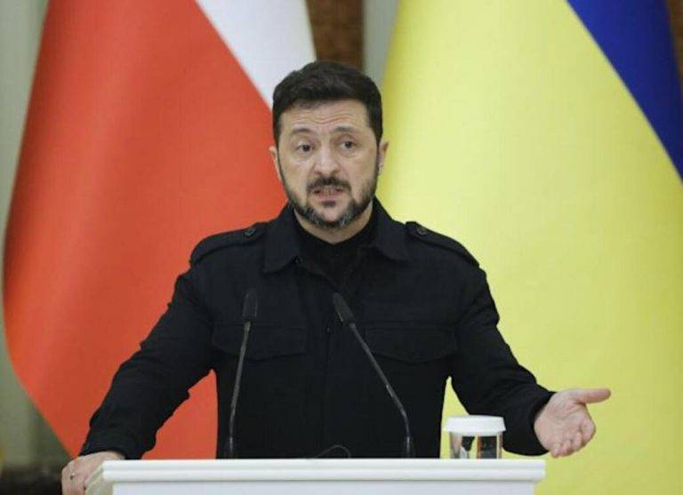 FOTOGRAFÍA. KIEV (UCRANIA), 28 DE JUNIO DE 2025. El presidente de Ucrania, Volodímir Oleksándrovich Zelenski (Volodímir Zelenski), durante una declaración este sábado 28 de junio de 2025. Efe