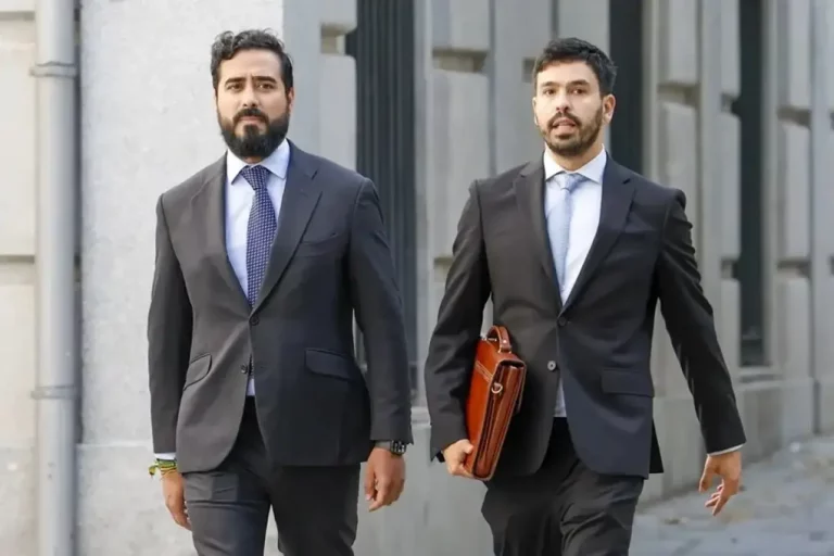 FOTOGRAFÍA. MADRID (REINO DE ESPAÑA), 20 DE NOVIEMBRE DE 2025. El eurodiputado de la satírica formación política Se Acabó la Fiesta (SALF), Luis Pérez Fernández, conocido como "Alvise Pérez", ha dicho este viernes al juez que actuó desde «la crítica política» y amparado por su «libertad de expresión» cuando difundió los mensajes que dirigió en la red Telegram contra la fiscal de delitos de odio de Valencia, Susana Gisbert, después de criticar la invasión migratoria. Efe