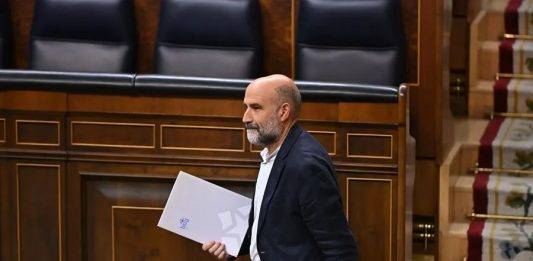 FOTOGRAFÍA. MADRID (REINO DE ESPAÑA, 17 DE JUNIO DE 2025. El diputado del del partido separatista Bloque Nacionalista Gallego (BNG), Néstor Rego, registrado durante su intervención en el Congreso de los Diputados. Efe