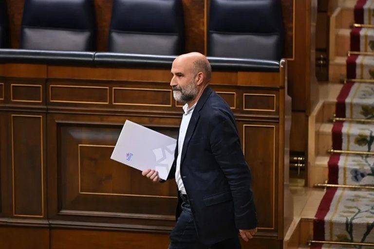 FOTOGRAFÍA. MADRID (REINO DE ESPAÑA, 17 DE JUNIO DE 2025. El diputado del del partido separatista Bloque Nacionalista Gallego (BNG), Néstor Rego, registrado durante su intervención en el Congreso de los Diputados. Efe