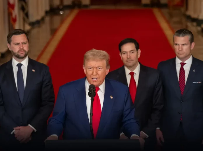 casa Blanca, EEUU ataca el programa nuclear de Irán, Trump, Jemes david Vance, Marco Rubio, Christine Elizabeth Wormuth, Peter Brian Hegseth (2) FOTOGRAFÍA. WASHINTON (ESTADOS UNIDOS DE AMÉRICA, EEUU), 22 DE JUNIO DE 2025. El presidente de United States of América (USA), Donald John Trump (2 i); ofrece una Declaración Institucional después de presidir hoy la "Sala de Situaciones" de la Casa Blanca durante los ataques históricos de las Fuerzas Armas de USA contra el programa nuclear de los Ayatolas ISIS que ocupan la República Islámica de Irán, junto al vicepresidente de EEUU, James David Vance (i); al Secretario del Estado, Marco Antonio Rubio (Marco Rubio) (2 d); al el Secretario de Defensa de EEUU, Peter Brian Hegseth (d). En la Sala de Situaciones estuvieron también presentes la 25ª Secretaria del Ejército y la primera mujer en ejercer este cargo; Christine Elizabeth Wormuth; y el Jefe del Estado Mayor Conjunto, el general John Daniel Caine. Lasvocesdelpueblo (Ñ Pueblo)
