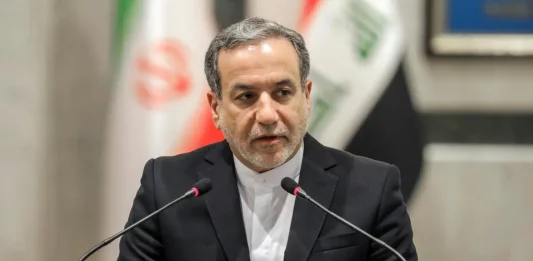 FOTOGRAFÍA. TEHERÁN (REPÚBLICA ISLÁMICA DE IRÁN), 26 DE JUNIO DE 2025. En la imagen, El ministro de Asuntos Exteriores de Irán, Abbas Araghchi, registrado este jueves afirmando en una entrevista con la televisión estatal de los Ayatolás ISIS que las instalaciones nucleares del régimen iraní registraron "daños graves" tras los ataques de Israel y EEUU. Lasvocesdelpueblo (Ñ Pueblo)