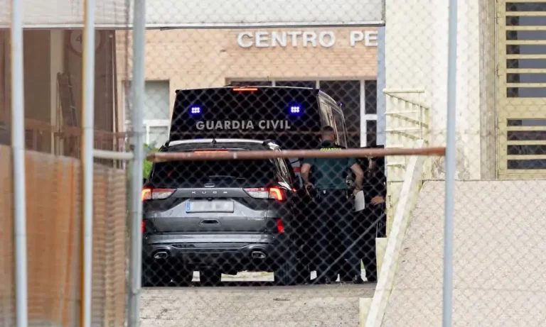 FOTOGRAFÍA. MADRID (REINO DE ESPAÑA), 30 DE JULIO DE 2025. Registran la llegada e ingreso en prisión de Santos Cerdán León (PSOE). El ex secretario de Organización del del PSOE y número dos del PSOE, Santos Cerdán León, ya ha ingresado en la cárcel madrileña de Soto del Real después de que el juez del Tribunal Supremo Leopoldo Puente haya acordado el ingreso en prisión comunicada al considerar que tuvo "específico papel" en la trama del llamado caso Koldo. Efe