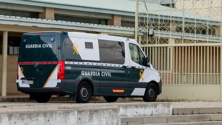 FOTOGRAFÍA. MADRID (REINO DE ESPAÑA), 30 DE JULIO DE 2025. Registran la llegada e ingreso en prisión de Santos Cerdán León (PSOE). El ex secretario de Organización del del PSOE y número dos del PSOE, Santos Cerdán León, ya ha ingresado en la cárcel madrileña de Soto del Real después de que el juez del Tribunal Supremo Leopoldo Puente haya acordado el ingreso en prisión comunicada al considerar que tuvo "específico papel" en la trama del llamado caso Koldo. Efe