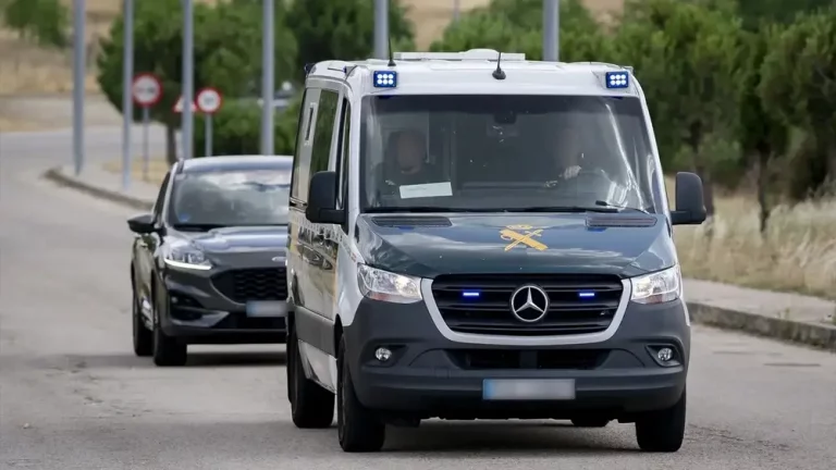 FOTOGRAFÍA. MADRID (REINO DE ESPAÑA), 30 DE JULIO DE 2025. Registran la llegada e ingreso en prisión de Santos Cerdán León (PSOE). El ex secretario de Organización del del PSOE y número dos del PSOE, Santos Cerdán León, ya ha ingresado en la cárcel madrileña de Soto del Real después de que el juez del Tribunal Supremo Leopoldo Puente haya acordado el ingreso en prisión comunicada al considerar que tuvo "específico papel" en la trama del llamado caso Koldo. Efe