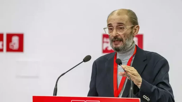 FOTOGRAFÍA. ZARAGOZA (ARAGÓN) REINO DE ESPAÑA, 22 DE NOVIEMBRE DE 2024. El secretario general del Partido Socialista (PSOE) en la Comunidad Autónoma de Aragón, Francisco Javier Lambán Montañés (Javier Lambán), registrado este 22 de noviembre de 2024 durante una rueda de prensa en la sede regional de su formación. Efe