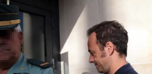 FOTOGRAFÍA. GRANADA (ANDALUCÍA) REINO DE ESPAÑA, 22 D EJULIO DE 2025. El italiano Francesco Arcuri, ex marido de la expresa Juana Rivas Gómez, llega a Granada para "abrazar" a su hijo Daniel, de 11 años, "volver a casa y a nuestra vida", después de que este lunes la Audiencia de Granada avalara la sentencia del Juzgado de Primera Instancia número 3 de Granada para dar cumplimiento a la decisión de los jueces de Italia y se estableció su cumplimiento para el día 22 de julio. Efe