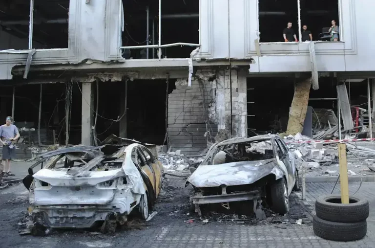 FOTOGRAFÍA. ODESA (UCRANIA), 22 DE JULIO DE 2025. Daños causados por un ataque ruso con drones en Odesa, en el sur de Ucrania, en una imagen del 22 de julio de 2025. Efe