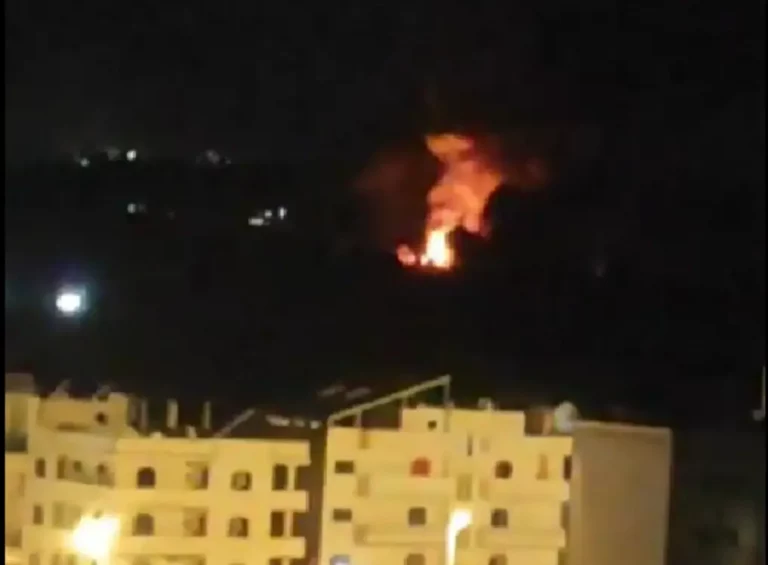 FOTOGRAFÍA. SWEIDA (SIRIA), 18 DE JULIO DE 2025. La prensa Siria reporta ataques de la Fuerzas de Defensa de Israel cerca de Sweida (Siria), los primeros tras la retirada de las milicias islamistas del nuevo régimen islamistas socio de las autoridades WOKE y globalistas de la Unión Europea (UE), tras enfrentamientos con la Resistencia anti-islamista en esa ciudad de mayoría drusa. AJN