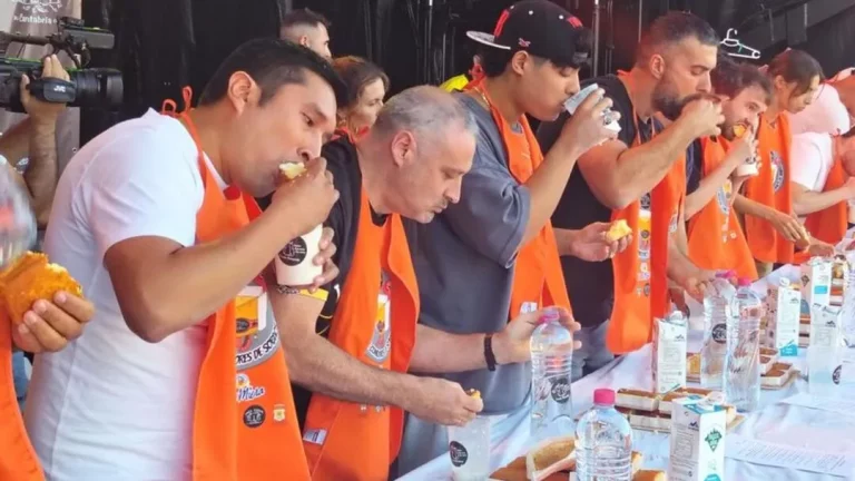 Carrasco come 17 sobaos en ocho minutos