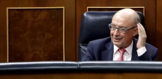 FOTOGRAFÍA. MADRID (REINO DE ESPAÑA), FECHA NO CONCRETADA/FECHA RELACIONADA CON CORRUPCIÓN DEL PARTIDO POPULAR (PP) Y GOBIERNO DE MAYORÍA ABSOLUTA DEL PP DE MARIANO RAJOY BREY, 16 DE JULIO DE 2025. Un juez de Tarragona investiga al exministro de Hacienda, Cristóbal Ricardo Montoro Romero (Cristóbal Montoro), por supuestamente aprovechar su cargo para crear una «red de influencias» que impulsó modificaciones legislativas para favorecer a empresas gasistas a cambio de «importantes pagos» a la mercantil Equipo Económico (EE), de la que fue socio fundador y presidente. Efe