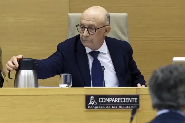 FOTOGRAFÍA. MADRID (REINO DE ESPAÑA), FECHA NO CONCRETADA/FECHA RELACIONADA CON CORRUPCIÓN DEL PARTIDO POPULAR (PP) Y GOBIERNO DE MAYORÍA ABSOLUTA DEL PP DE MARIANO RAJOY BREY, 16 DE JULIO DE 2025. Un juez de Tarragona investiga al exministro de Hacienda, Cristóbal Ricardo Montoro Romero (Cristóbal Montoro), por supuestamente aprovechar su cargo para crear una «red de influencias» que impulsó modificaciones legislativas para favorecer a empresas gasistas a cambio de «importantes pagos» a la mercantil Equipo Económico (EE), de la que fue socio fundador y presidente. Efe