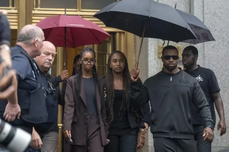 FOTOGRAFÍA. NUEVA YORK (ESTADOS UNIDOS DE AMÉRICA, EEUU), 01 DE JULIO DE 2025. D'Lila Star Combs hija del rapero Sean John Combs («Diddy» o «Puff Daddy») abandona la corte federal este 1 de julio de 2025, en Nueva York (Estados unidos de América). Efe