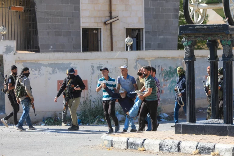 FOTOGRAFÍA. SWEIDA (SIRIA), 19 DE JULIO DE 2025. Drusos defendiendo la ciudad de Sweida ante el avance de los nazis-islamistas del ISIS y grupos del gobierno islamista de Damasco. Afp
