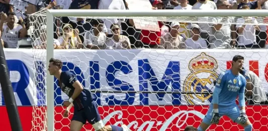 FOTOGRAFÍA. NUEVA YORK (ESTADOS UNIDOS DE AMÉRICA, EEUU), 09 DE JULIO DE 2025. Fabián Ruiz (i), del PSG, anota un gol este miércoles, en un partido del Mundial de Clubes ante el Real Madrid, disputado en el estadio MetLife de Nueva York (Estados Unidos). Efe