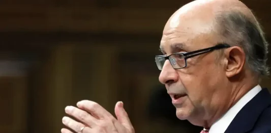 FOTOGRAFÍA. MADRID (REINO DE ESPAÑA), FECHA NO CONCRETADA/FECHA RELACIONADA CON CORRUPCIÓN DEL PARTIDO POPULAR (PP) Y GOBIERNO DE MAYORÍA ABSOLUTA DEL PP DE MARIANO RAJOY BREY, 16 DE JULIO DE 2025. Un juez de Tarragona investiga al exministro de Hacienda, Cristóbal Ricardo Montoro Romero (Cristóbal Montoro), por supuestamente aprovechar su cargo para crear una «red de influencias» que impulsó modificaciones legislativas para favorecer a empresas gasistas a cambio de «importantes pagos» a la mercantil Equipo Económico (EE), de la que fue socio fundador y presidente. Efe