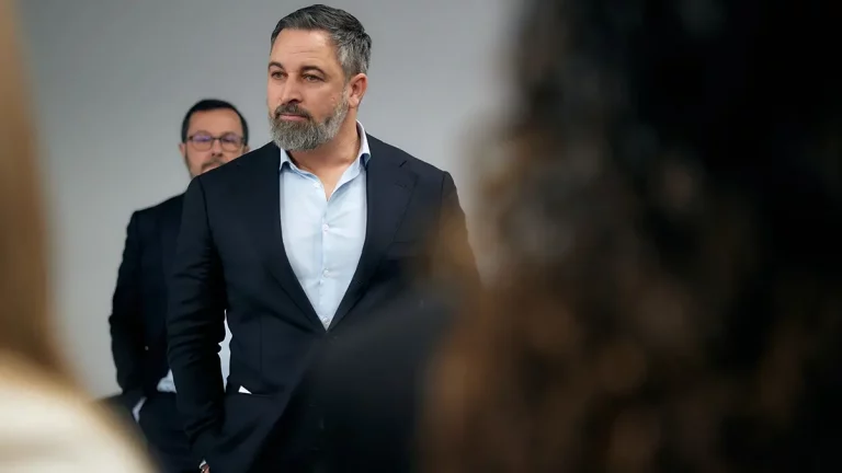 FOTOGRAFÍA. MADRID (REINO DE ESPAÑA), 14 DE JULIO DE 2025. El presidente Nacional de VOX, Santiago Abascal Conde; y el el portavoz Nacional de VOX, José Antonio Fúster Lamelas; ofrecen una rueda de prensa en la sede nacional de la Resistencia en calle Bambú 12 de Madrid, tras la reunión del Comité de Acción Política (CAP) semanal de esta formación patriota del Reino de España. Lasvocesdelpueblo (Ñ Pueblo)
