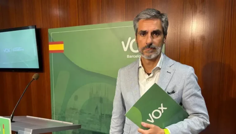 FOTOGRAFÍA. BARCELONA (CATALUÑA) REINO DE ESPAÑA, 22 DE JULIO DE 2025. el Ayuntamiento de Barcelona, Gonzalo de Oro-Pulido Plaza, este martes durante una rueda de prensa. Lasvocesdelpueblo (Ñ Pueblo)