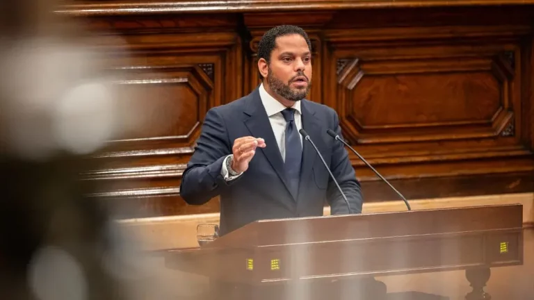 FOTOGRAFÍA. BARCELONA (CATALUÑA) REINO DE ESPAÑA, 22 DE JULIO DE 2025. El secretario general de VOX y presidente del Grupo Parlamentario en el Parlamento de Cataluña, Ignacio Garriga Vaz de Conceiçao, ha sido registrado este martes en un Pleno del Parlamento de Cataluña. Lasvocesdelpueblo (Ñ Pueblo)