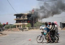 ISIS masacra a los civiles en Sweida FOTOGRAFÍA. SWEIDA (SIRIA), 19 DE JULIO DE 2025. A pesar del anuncio de un alto el fuego por parte del presidente interino islamista de Siria, Ahmed al-Sharaa, continúan los enfrentamientos en la ciudad de Sweida, en el sur de Siria. Grupos tribales árabes, entre ellos combatientes beduinos aliados al gobierno, mantienen ataques contra milicias drusas locales y civiles de esa comunidad, mayoritaria en la ciudad. Afp