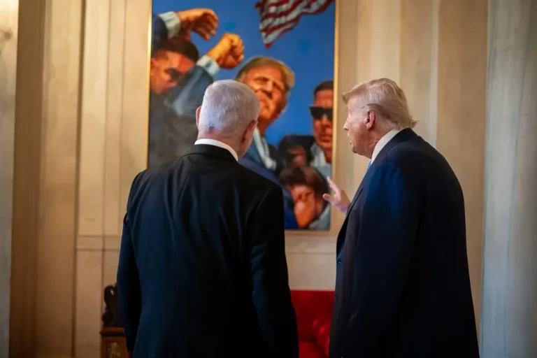 FOTOGRAFÍA. WASHINTON (ESTADOS UNIDOS DE AMÉRICA, EEUU), 08 DE JULIO DE 2025. El presidente de United States of America (USA), Donald John Trump, se reúne con su homólogo primer ministro del Estado de Israel, Benjamín Netanyahu, en la Casa Blanca (Washington). En el encuentro están presentes también el Secretario del Estado, Marco Antonio Rubio (Marco Rubio); el Secretario de Defensa de EEUU, Peter Brian Hegseth; el Enviado Especial de los Estados Unidos de América al Medio Oriente, Steven Charles Witkoff (Steve Witkoff), entre otros. El primer ministro israel viajó a Washington junto a su mujer Sara Ben-Artzi (Sara Netanyahu o Sara Ben-Artzi Netanyahu). Lasvocesdelpueblo (Ñ Pueblo)