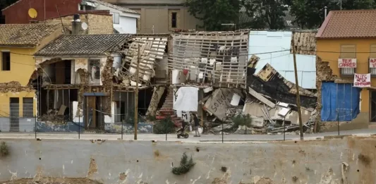 FOTOGRAFÍA. PICANYA (VALENCIA), 04 de julio de 2025. Detalle de una vista general de las casas junto al barranco del Poyo. tras la Depresión Aislada en Niveles Altos (DANA) o (gota fría) del 29 de octubre de 2024 en la Comunidad Valenciana, precisamente en la provincia de Valencia. Efe