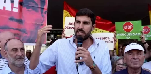 FOTOGRAFÍA. TORRE-PACHECO (REGIÓN DE MURCIA) REINO DE ESPAÑA, 12 DE JULIO DE 2025. El portavoz del Grupo Parlamentario de VOX en la Asamblea de Murcia y exvicepresidente del Gobierno autonómico en coalición entre VOX y Partido Popular, José Ángel Antelo Paredes, ha participado este sábado en Torre Pacheco en el acto "Defiéndete de la inseguridad" junto al equipo provincial del partido, donde ha lanzado un mensaje firme contra la inmigración ilegal y la inseguridad que generan las políticas del bipartidismo Partido Popular (PP) y Partido Socialista (PSOE). Lasvocesdelpueblo (Ñ Pueblo)