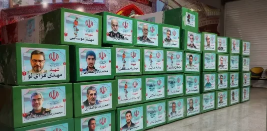 FOTOGRAFÍA. TEHERÁN (IRÁN), 28 DE JUNIO DE 2025. Jerusalén, a través de su Ministerio de Asuntos Exteriores (en árabe) exhibe los trofeos (ataúdes de los eliminados científicos del nuclear de Irán y generales del "Einsatzgruppen" del siglo XXI, grupo nazi islamofascista "Cuerpo de la Guardia Revolucionaria Islámica-Fuerza Quds (CGRI-QF)" de los Ayatolas ISIS en Irán, foto real del entierro oficial de los eliminados por Israel en La Guerra de los 12 Días con Irán.  "Ya no pueden reprimirte". "Ya no pueden amenazarnos", firman fuentes de Exteriores israelíes celebrando la histórica victoria contra la cabeza del pulpo antisemita islamofascista Ayatolas ISIS, que lidera el llamado "Líder Supremo" de la República Islámica de Irán, el comunista islamo-nazi Alí Hoseiní Jamenei. Ministerio de Exteriores de Israel/Lasvocesdelpueblo (Ñ Pueblo)