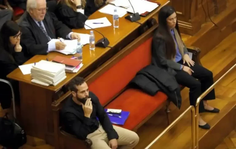 FOTOGRAFÍA. AUDIENCIA DE BARCELONA (BARCERLONA) ESPAÑA, 05.03.2020. Presos que renuncian a permisos antes de traicionarse a sí mismo. La agente de la Guardia Urbana de Barcelona Rosa Peral quería "recuperar" a su amante y compañero de patrulla Albert López y para ello negaba "a toda costa" mantener una relación con su pareja, el también policía Pedro Rodríguez, las semanas previas a que éste apareciera asesinado. Efe