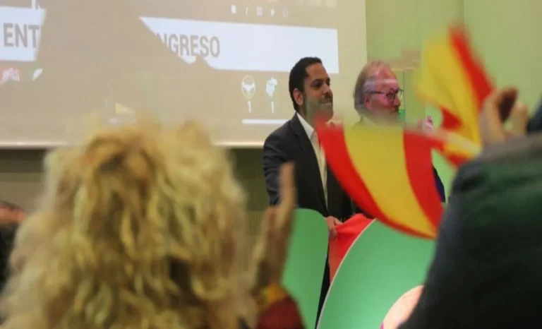 FOTOGRAFÍA. HOTEL HILTON AVENIDA DIAGONAL 591 (BARCELONA), 10 DE NOVIEMBRE DE 2019. Noche electoral de VOX en Cataluña en el Hotel Hitón de Avenida Diagonal de Barcelona. Los catalanes celebran el éxito electoral de VOX bailando y cantando por España y VOX en su Hotel de noche electoral. La Resistencia festeja con «Los Dos» históricos de VOX (Ignacio Garriga Vaz de Concicao, Juan José Aizcorbe) por Cataluña de «Los 52» de VOX. Lasvocesdelpueblo (Ñ Pueblo)