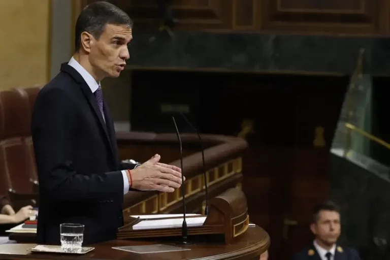 FOTOGRAFÍA. MADRID (REINO DE ESPAÑA), 09 DE JULIO DE 2025. El presidente del Gobierno de España y secretario general dle Partido Socialista (PSOE), Pedro Sánchez Pérez-Castejón, interviene en el pleno del Congreso de los Diputados este miércoles, en medio de los casos de corrupción que azoten su gobierno y su partido político. Efe