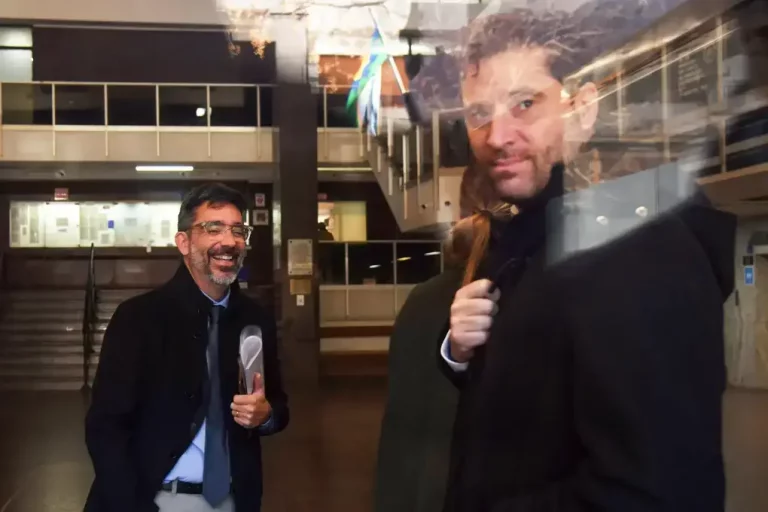 FOTOGRAFÍA. BUENOS AIRES (REPÚBLICA DE ARGENTINA), 18 DE JULIO DE 2025. El fiscal Cosme Iribarren (i) y el fiscal Patricio Ferrari asisten a la audiencia por la muerte de Diego Maradona este 18 de julio de 2025, en Tribunales de San Isidro en Buenos Aires (Argentina). Efe