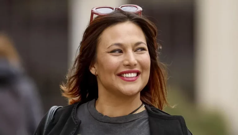 FOTOGRAFÍA. MADRID (COMUNIDAD DE MADRID) REINO DE ESPAÑA, 1 DE ABRIL DE 2025. En la imagen, la actriz española y presentadora de televisión, Elisa Mouliaá Ruiz de Elvira (Elisa Mouliaá), valiente mujer de ideología izquierda que denunció agresiones sexuales contra el exlíder de la ultraizquierda más Madrid y portavoz del Grupo Parlamentario de la coalición de las extrema izquierda SUMAR en el Congreso de los Diputados, Íñigo Errejón Galván, a su llegada a los juzgados de Plaza de Castilla en Madrid. Efe